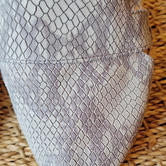 Eric Michael Gray Snak Skin Leather Espadrilles with Comfortable Design - Picture 2 of 9